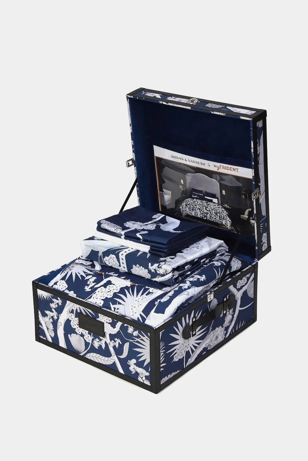 Izu Juno Trousseau Set