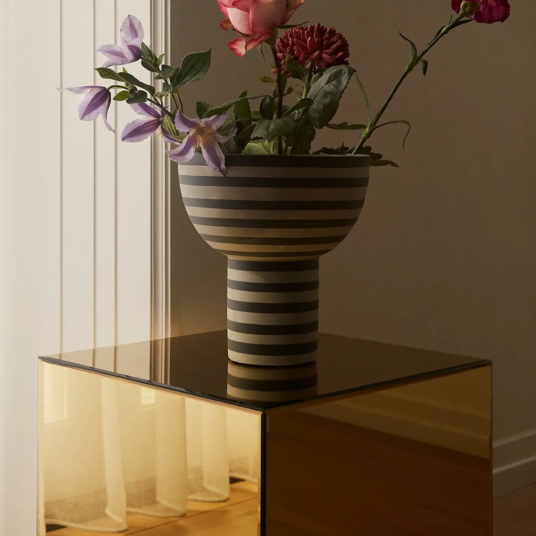 Speculum Side Table